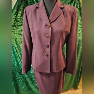 Kasper Deep Purple Women's 2 Piece Suit. Fully Lined Jacket & Skirt Size 6P